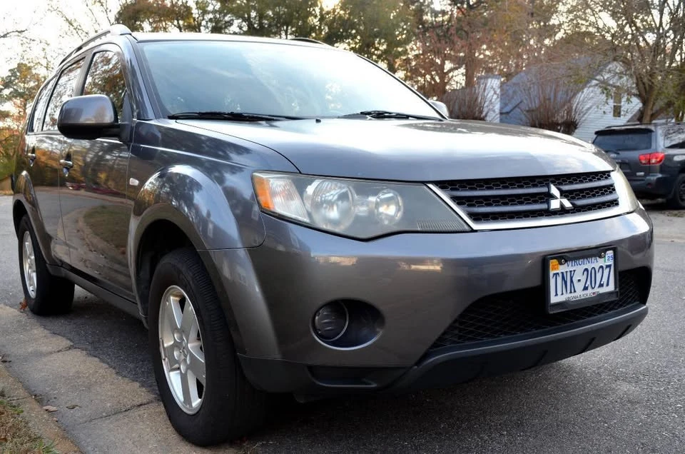 2008 Mitsubishi Outlander - Image 2 of 16