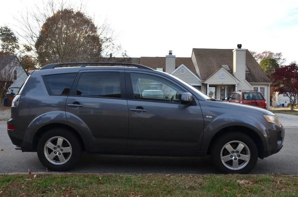 2008 Mitsubishi Outlander - Image 3 of 16
