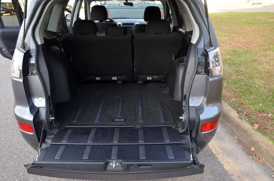 2008 Mitsubishi Outlander - Image 8 of 16