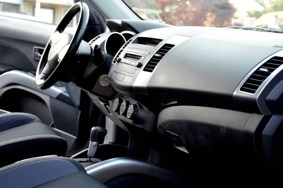 2008 Mitsubishi Outlander - Image 11 of 16