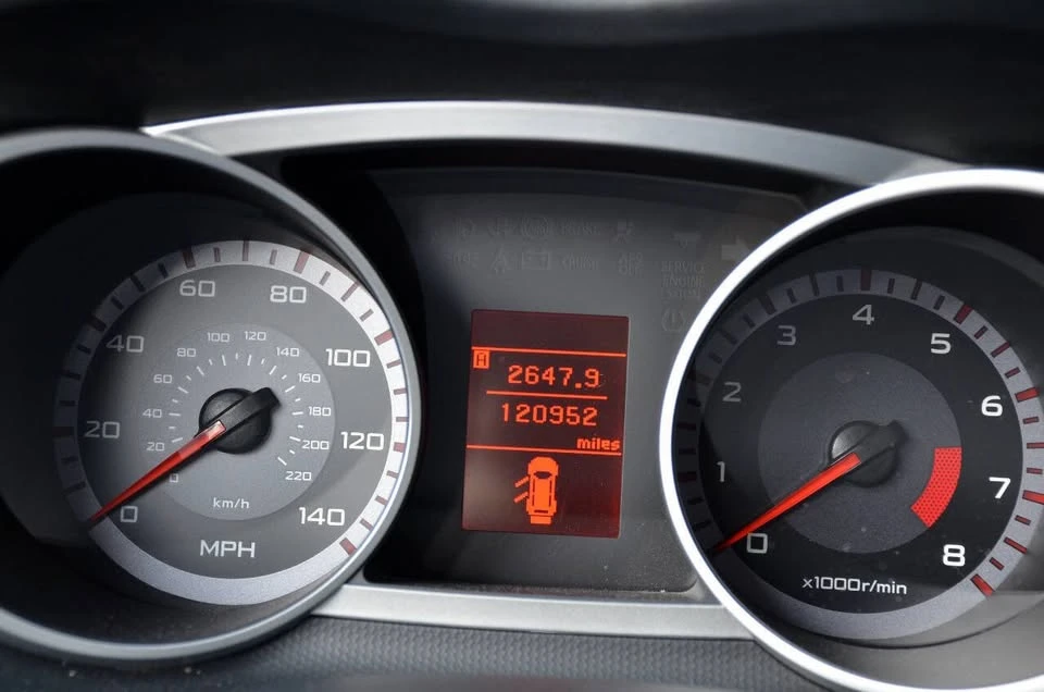 2008 Mitsubishi Outlander - Image 12 of 16