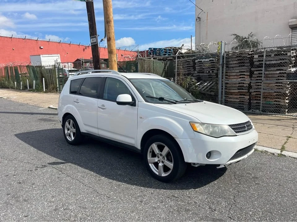 2008 Mitsubishi Outlander - Image 6 of 9