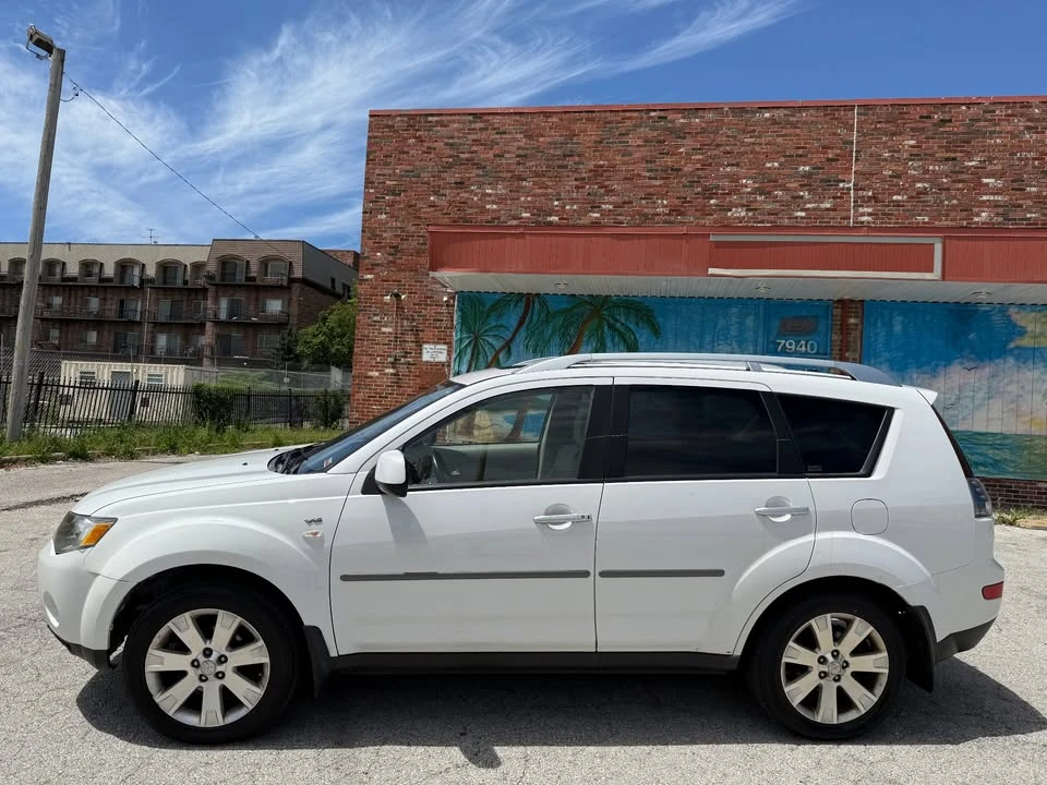 2008 Mitsubishi Outlander - Image 2 of 14