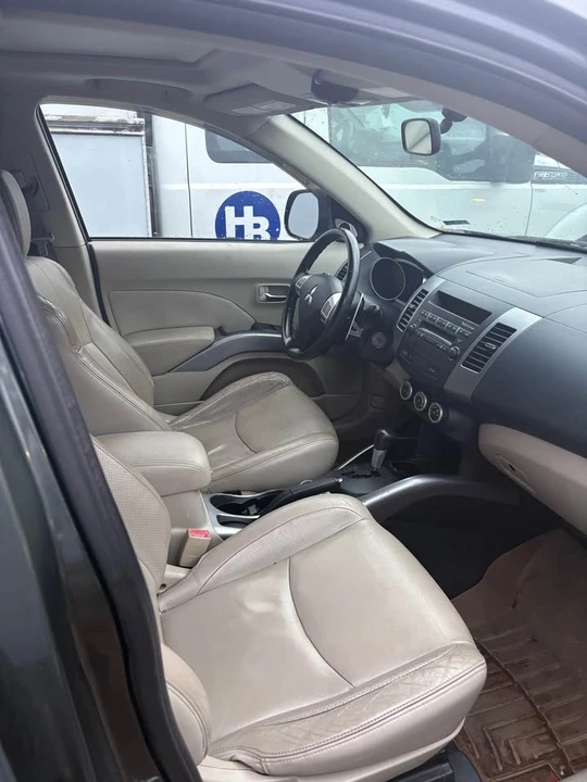 2008 Mitsubishi Outlander - Image 8 of 15