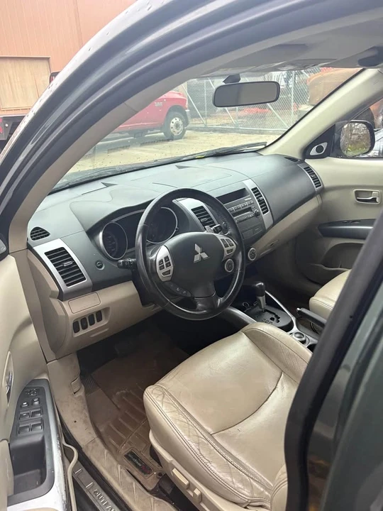 2008 Mitsubishi Outlander - Image 2 of 15