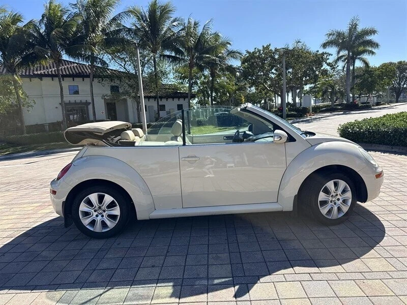2008 Volkswagen New Beetle - Image 10 of 21