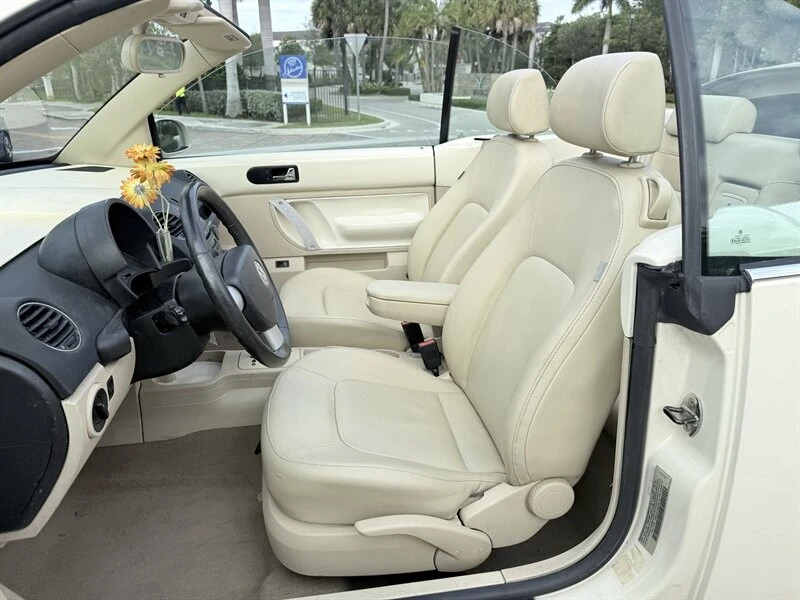 2008 Volkswagen New Beetle - Image 19 of 21