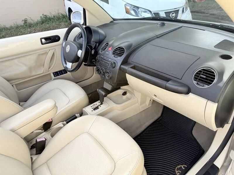 2008 Volkswagen New Beetle - Image 19 of 21