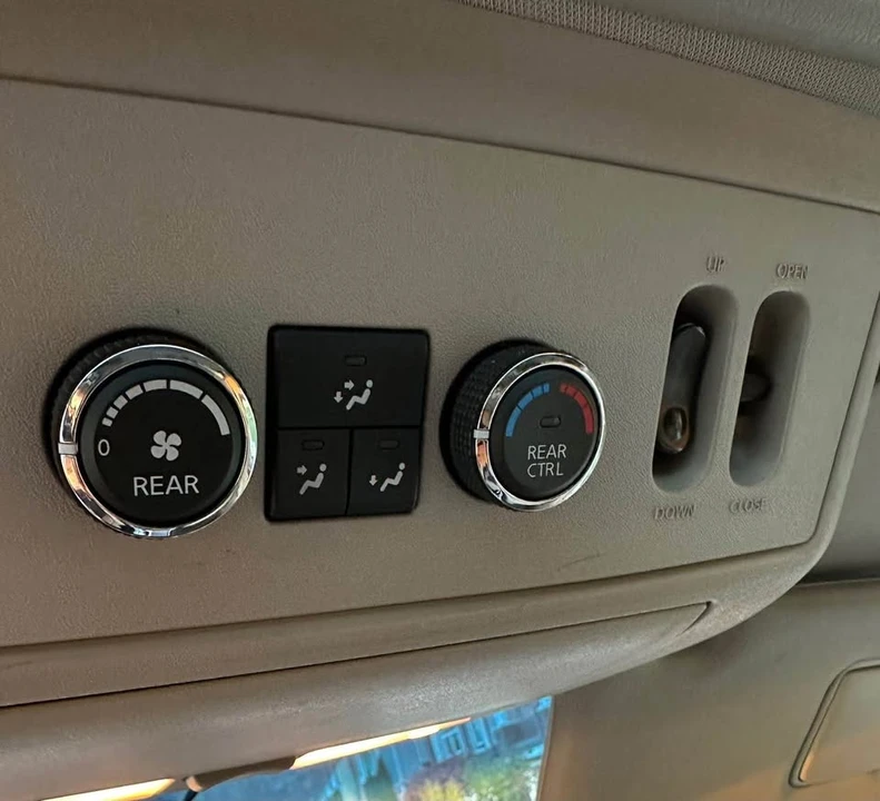 2008 Nissan Armada - Image 11 of 17