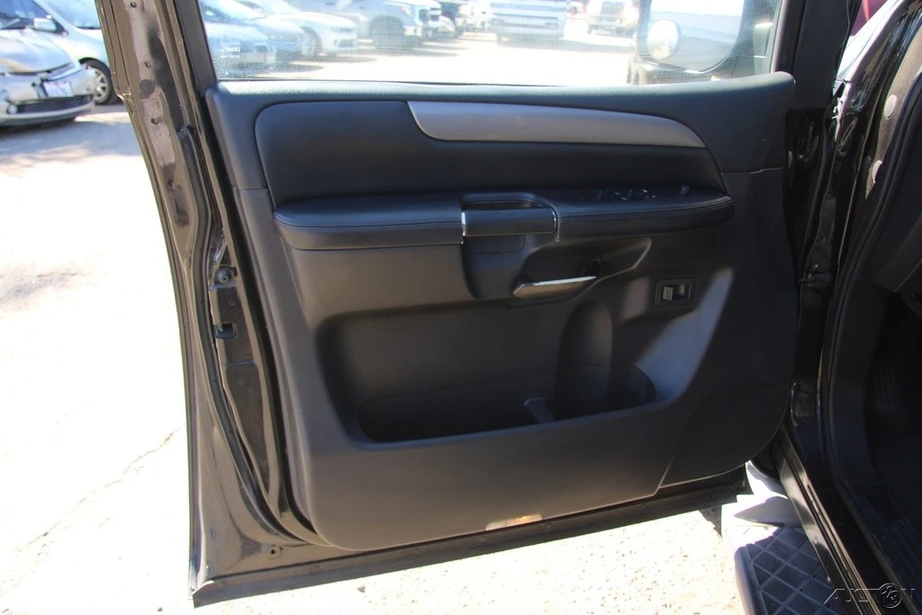 2008 Nissan Armada - Image 13 of 21