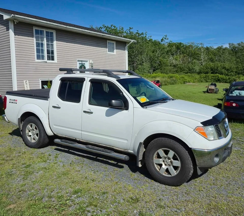 2008 Nissan Frontier 2nd Gen - Image 2 of 9