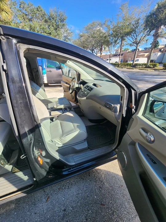 2008 Nissan Quest - Image 8 of 10
