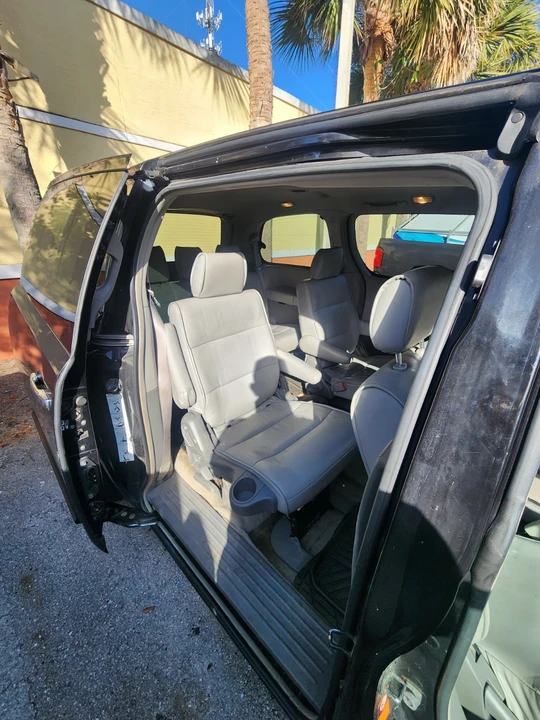 2008 Nissan Quest - Image 7 of 10