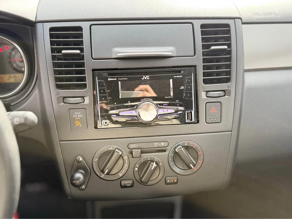 2008 Nissan Versa - Image 9 of 10