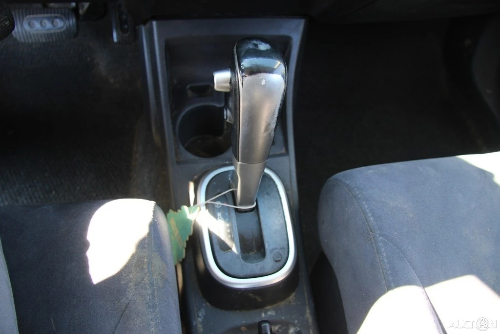 2008 Nissan Versa - Image 18 of 21