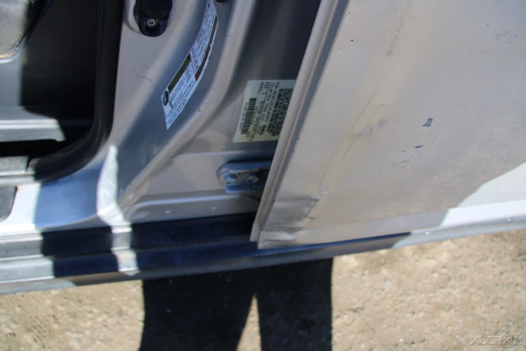 2008 Nissan Versa - Image 10 of 21