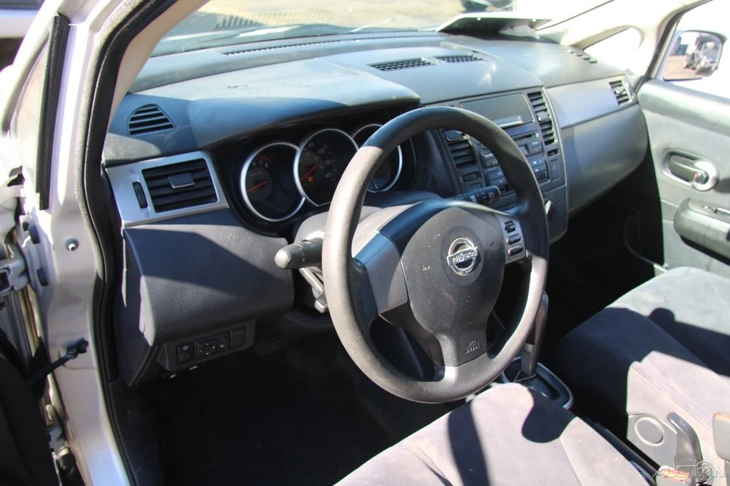 2008 Nissan Versa - Image 13 of 21