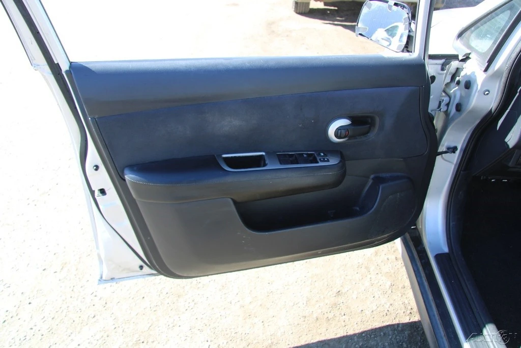 2008 Nissan Versa - Image 11 of 21