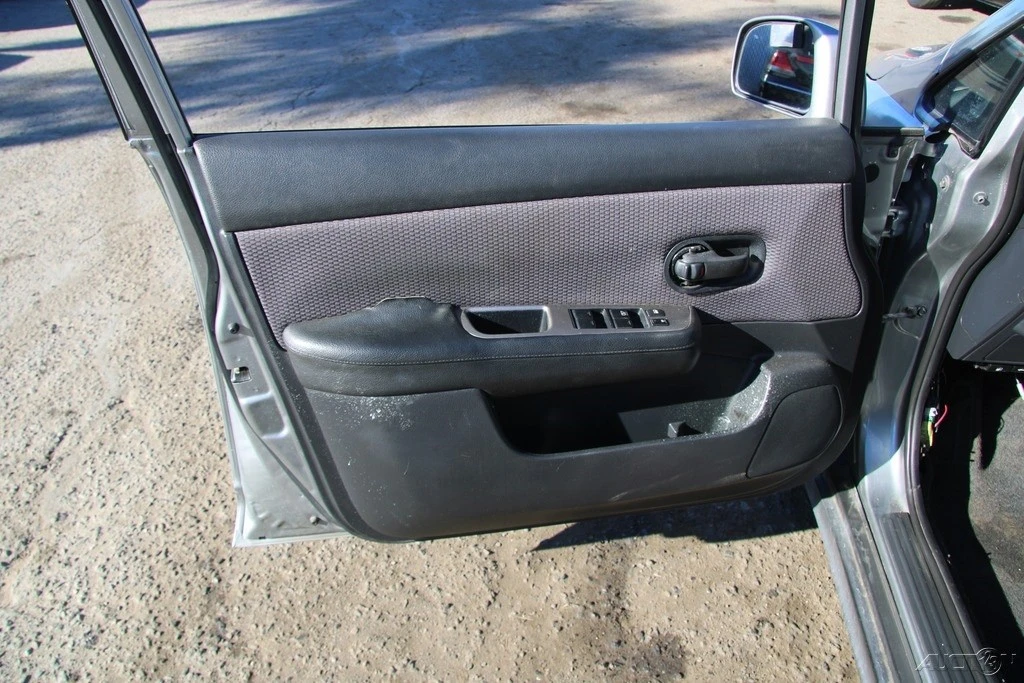 2008 Nissan Versa - Image 11 of 21