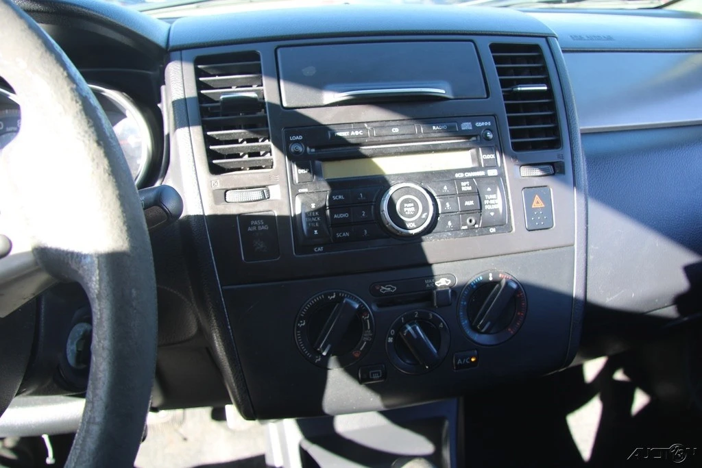 2008 Nissan Versa - Image 16 of 21