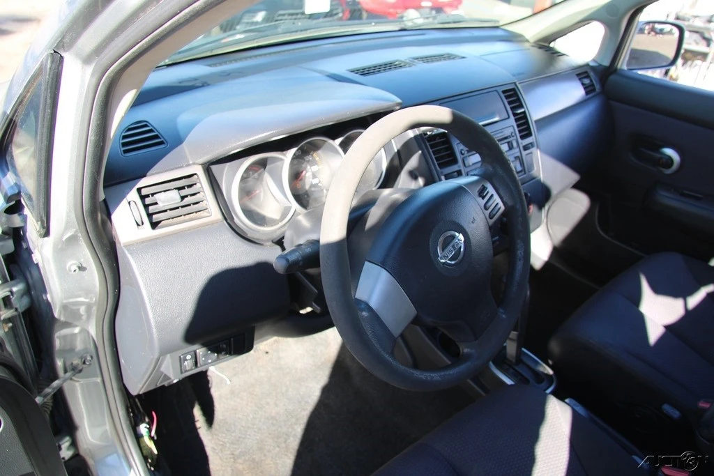 2008 Nissan Versa - Image 13 of 21
