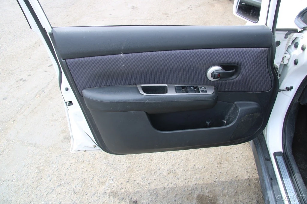 2008 Nissan Versa - Image 13 of 21