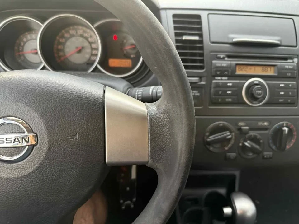 2008 Nissan Versa - Image 10 of 19