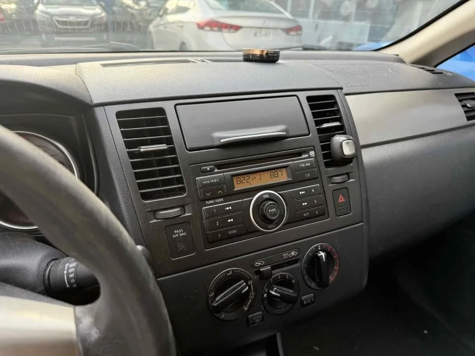 2008 Nissan Versa - Image 13 of 19
