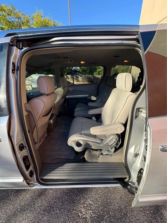 2008 Nissan Quest - Image 12 of 19