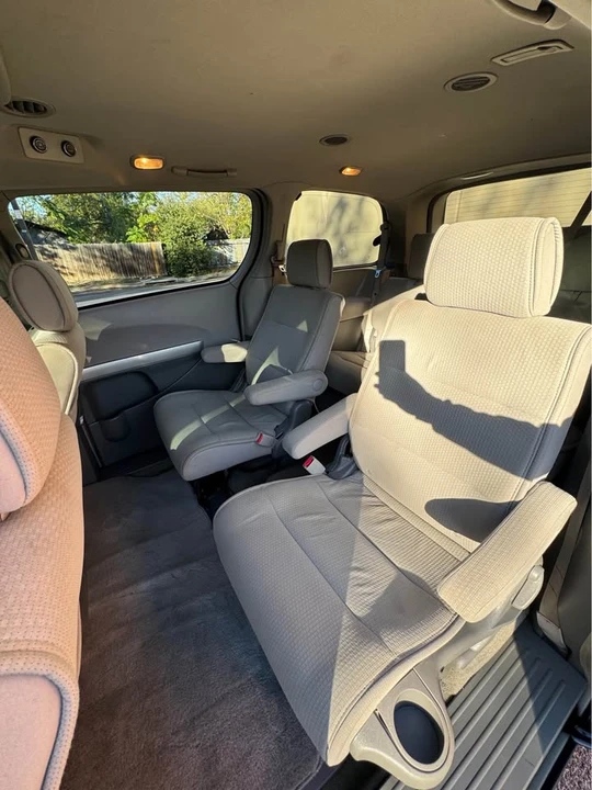 2008 Nissan Quest - Image 11 of 19