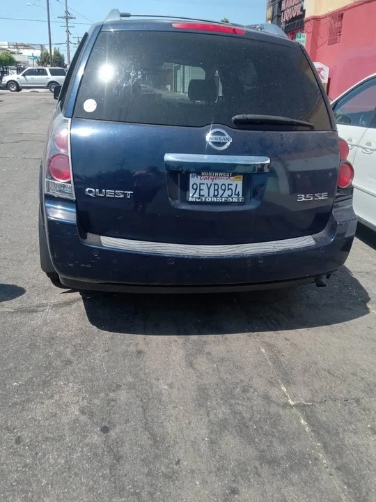 2008 Nissan Quest - Image 2 of 3