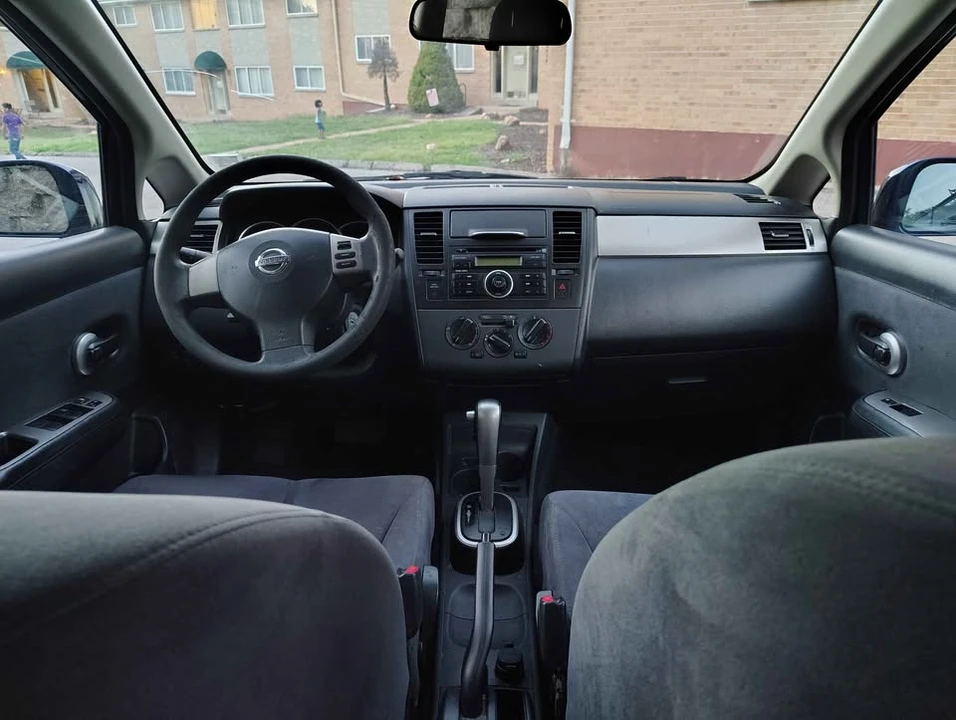 2008 Nissan Versa - Image 5 of 10