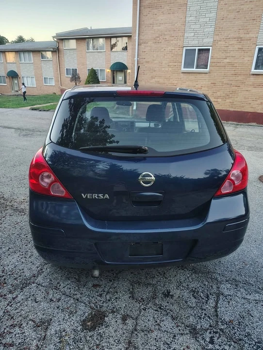 2008 Nissan Versa - Image 2 of 10
