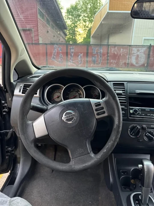 2008 Nissan Versa - Image 13 of 14