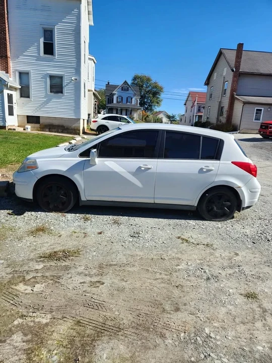 2008 Nissan Versa - Image 3 of 3