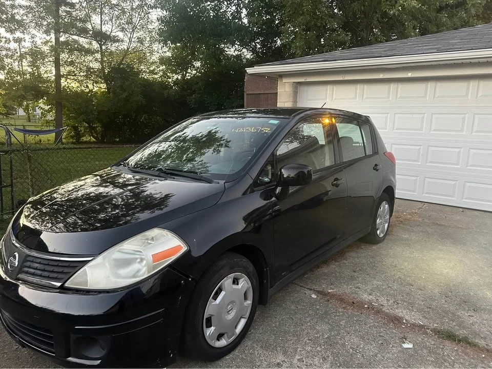 2008 Nissan Versa - Image 2 of 4