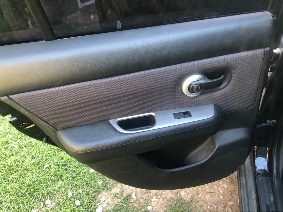 2008 Nissan Versa - Image 7 of 10