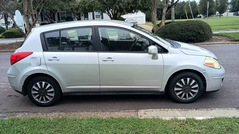 2008 Nissan Versa - Image 2 of 8
