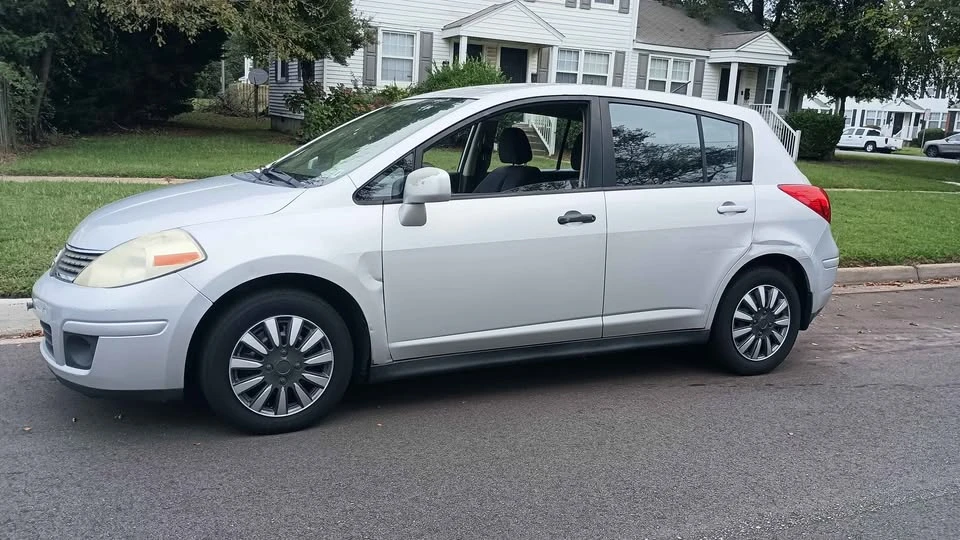 2008 Nissan Versa - Image 2 of 7