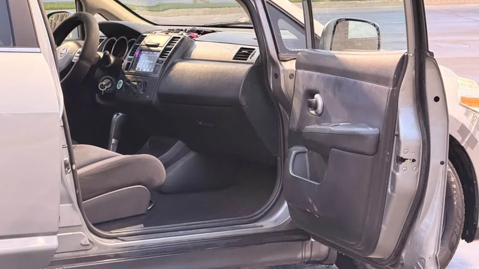 2008 Nissan Versa - Image 7 of 15