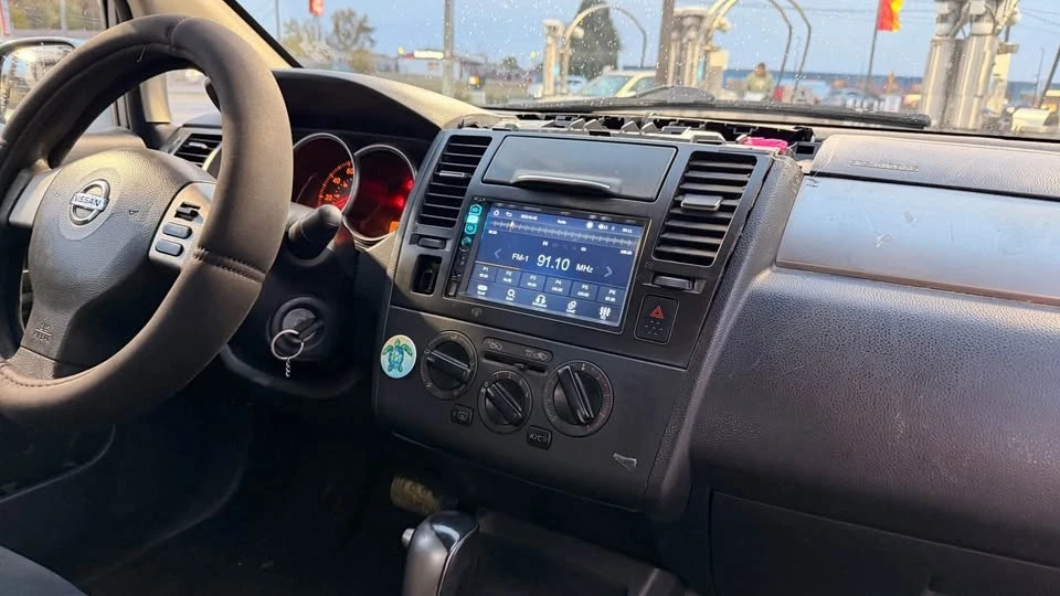 2008 Nissan Versa - Image 2 of 13