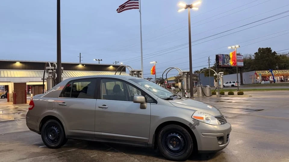 2008 Nissan Versa - Image 11 of 13