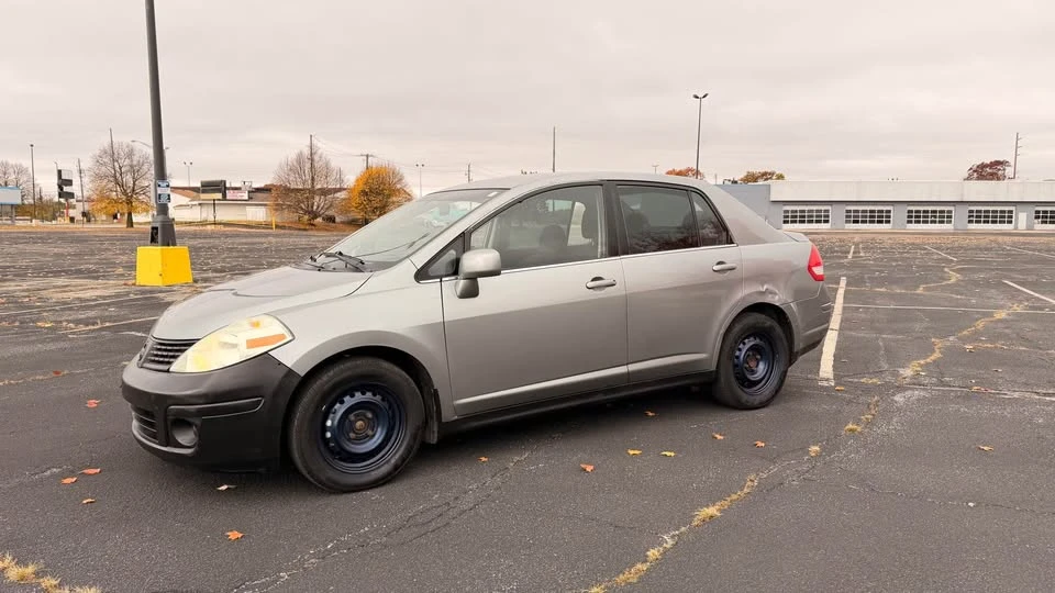 2008 Nissan Versa - Image 8 of 17