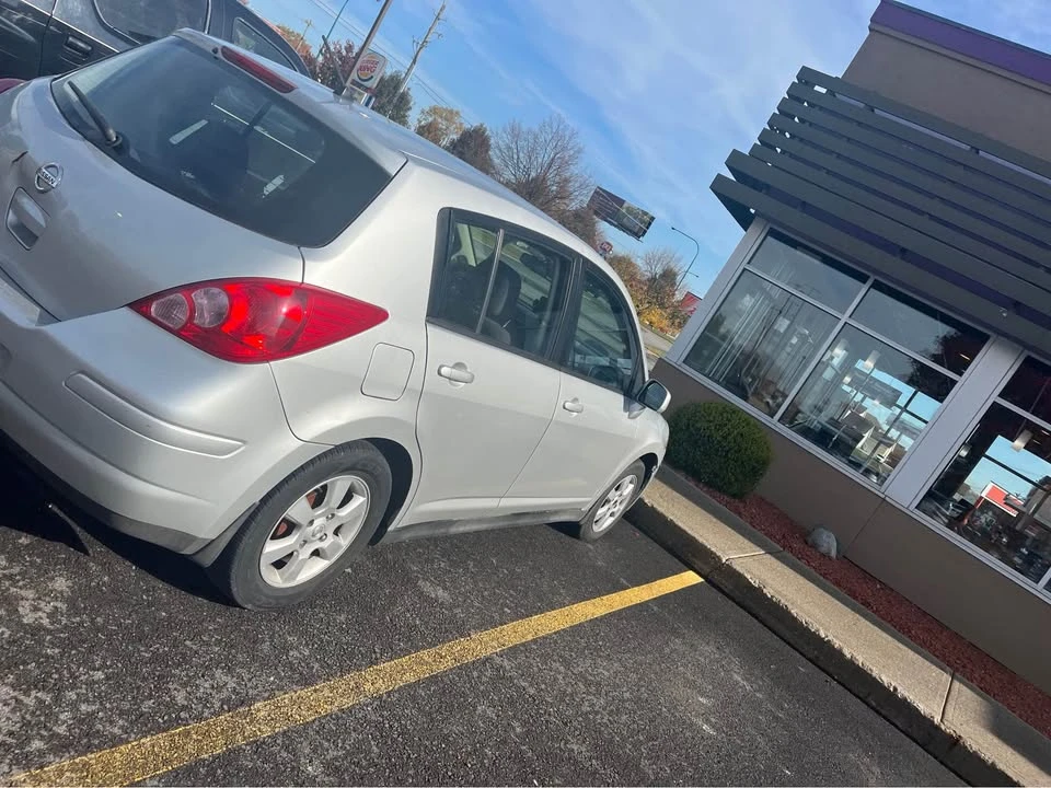2008 Nissan Versa - Image 2 of 8