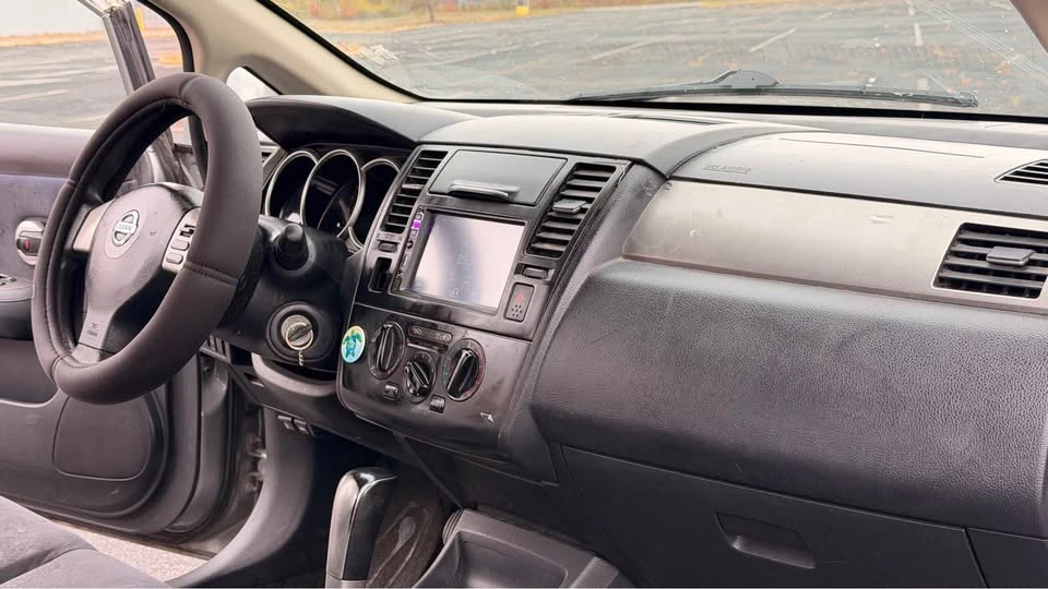 2008 Nissan Versa - Image 11 of 17