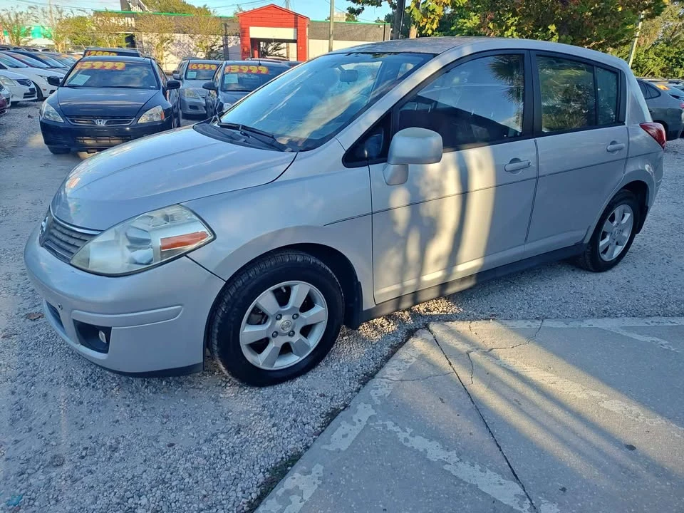2008 Nissan Versa - Image 2 of 10