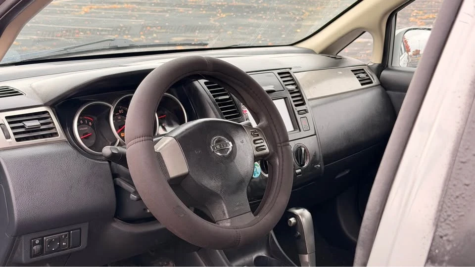 2008 Nissan Versa - Image 9 of 17