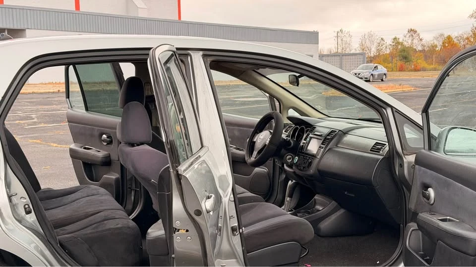 2008 Nissan Versa - Image 12 of 17
