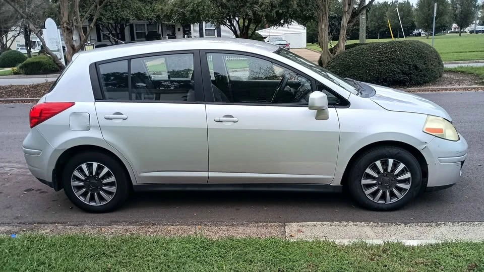 2008 Nissan Versa - Image 3 of 8