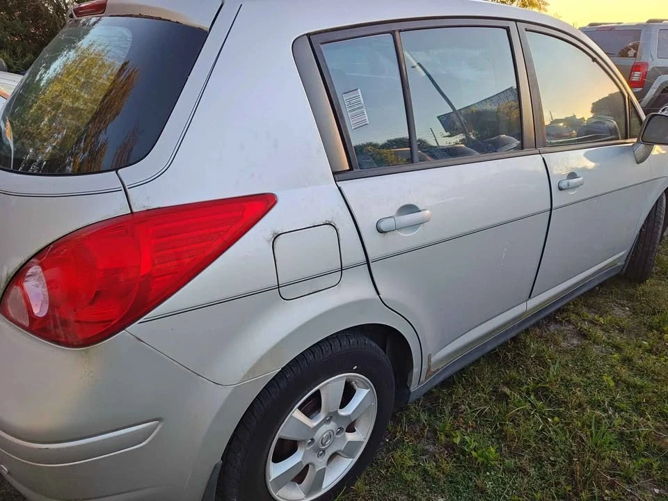 2008 Nissan Versa - Image 4 of 4